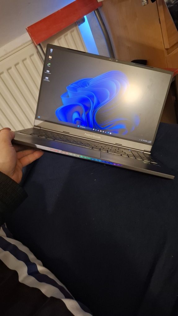 Hyperbook PulsarV15  RTX3O80 165W TGP, 64 Ram, i7 11800h