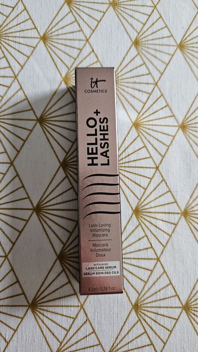 Tusz do rzęs IT Cosmetics Hello Lashes lash loving volumizing mascara