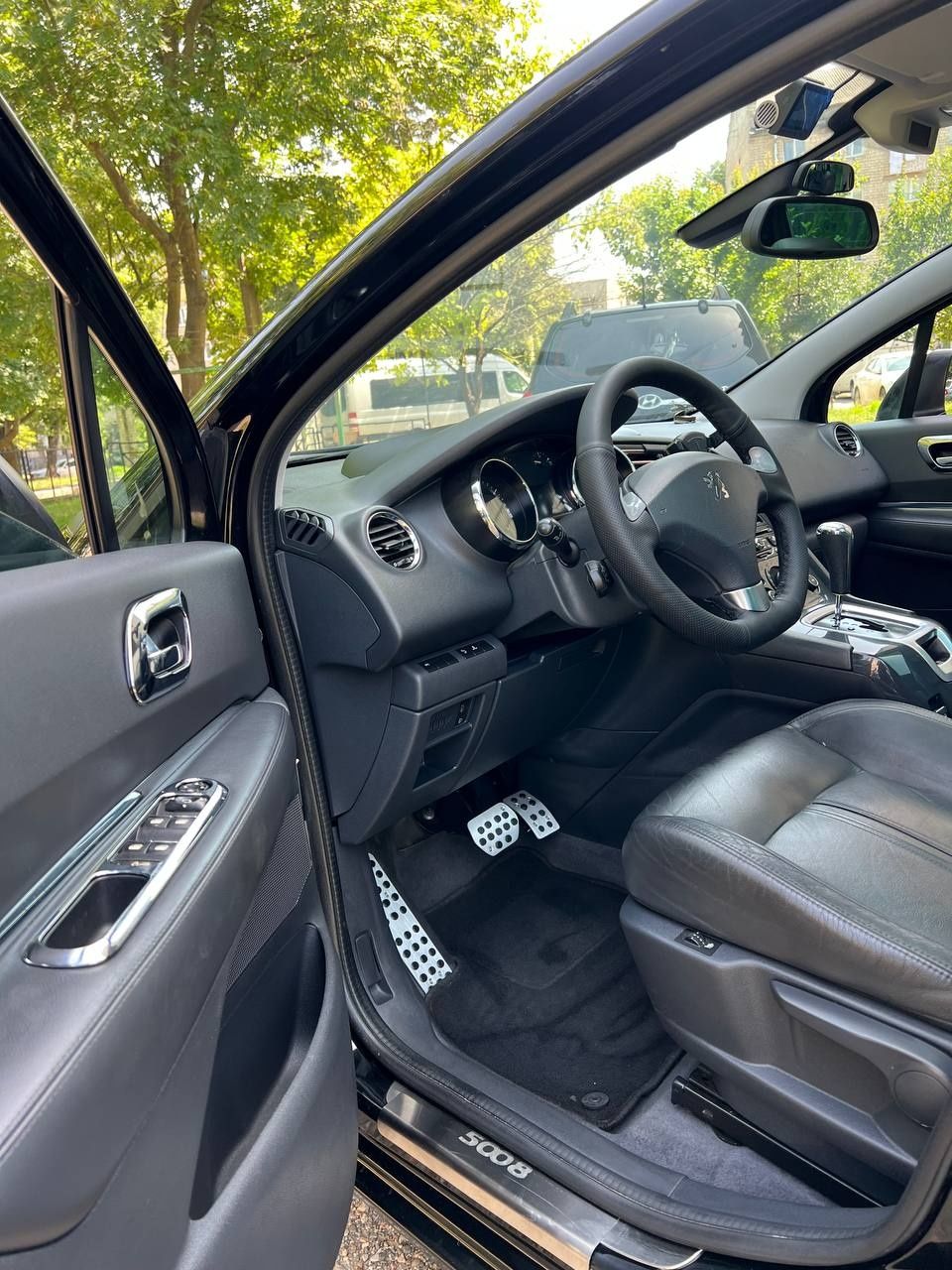 Продам Peugeot 5008 1.6 THP АВТОМАТ