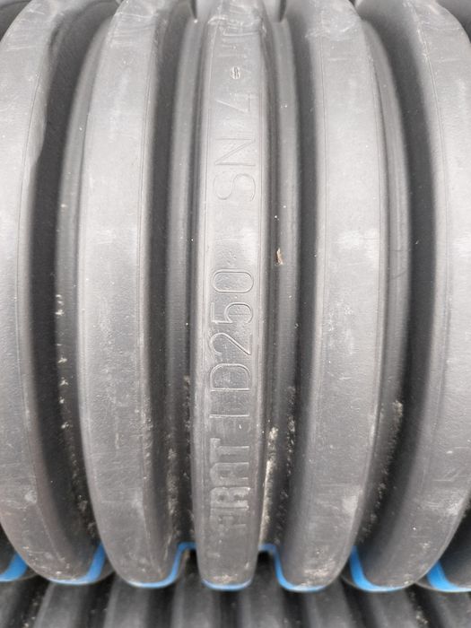 Гофровані двухшарові труби 250мм каналізаційні/водяні труба 250