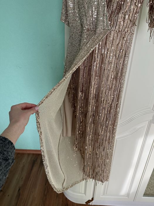 Вечірня сукня.