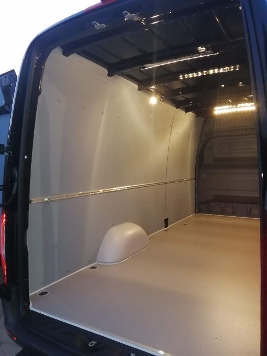 Mercedes Sprinter L3H2 Lekka zabudowa wnętrza auta dostawczego
