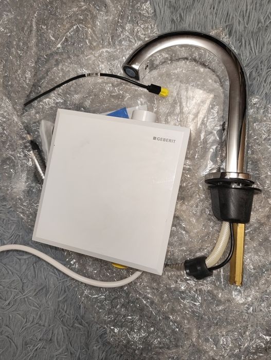 Змішувач для умивальника Geberit Piave IWT-17
