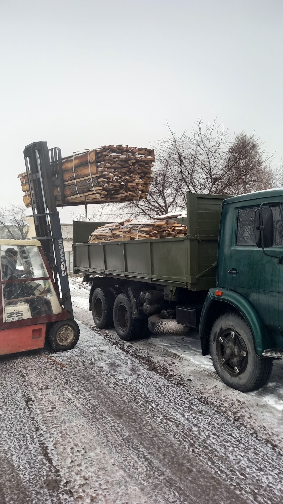 Дрова рубані, та в пачках,кубиками