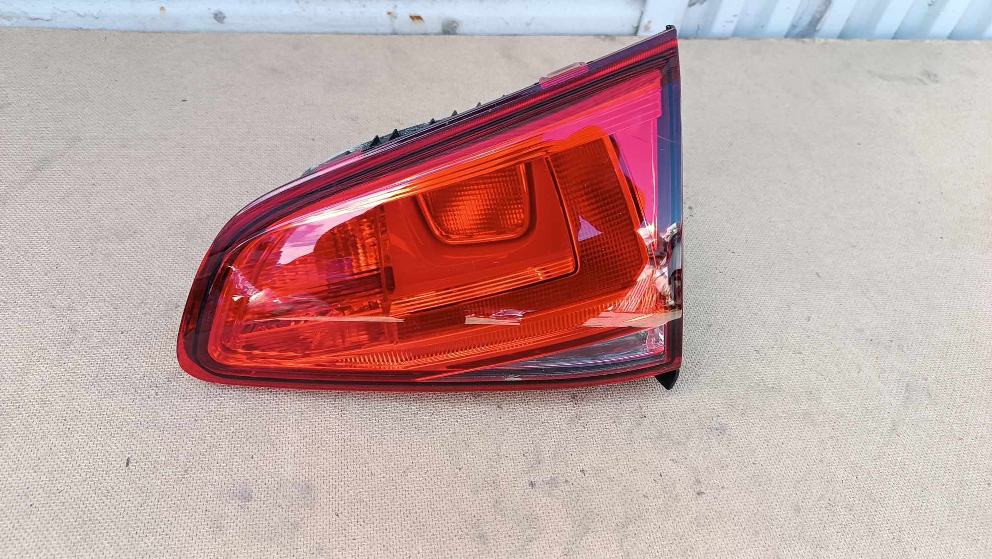 Vendo farolim direito mala de VW golf 7 ano 2016