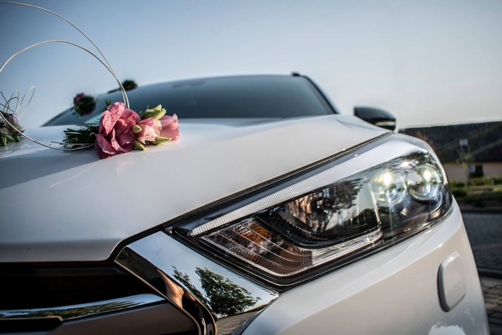 Biały Hyundai Tucson auto do ślubu