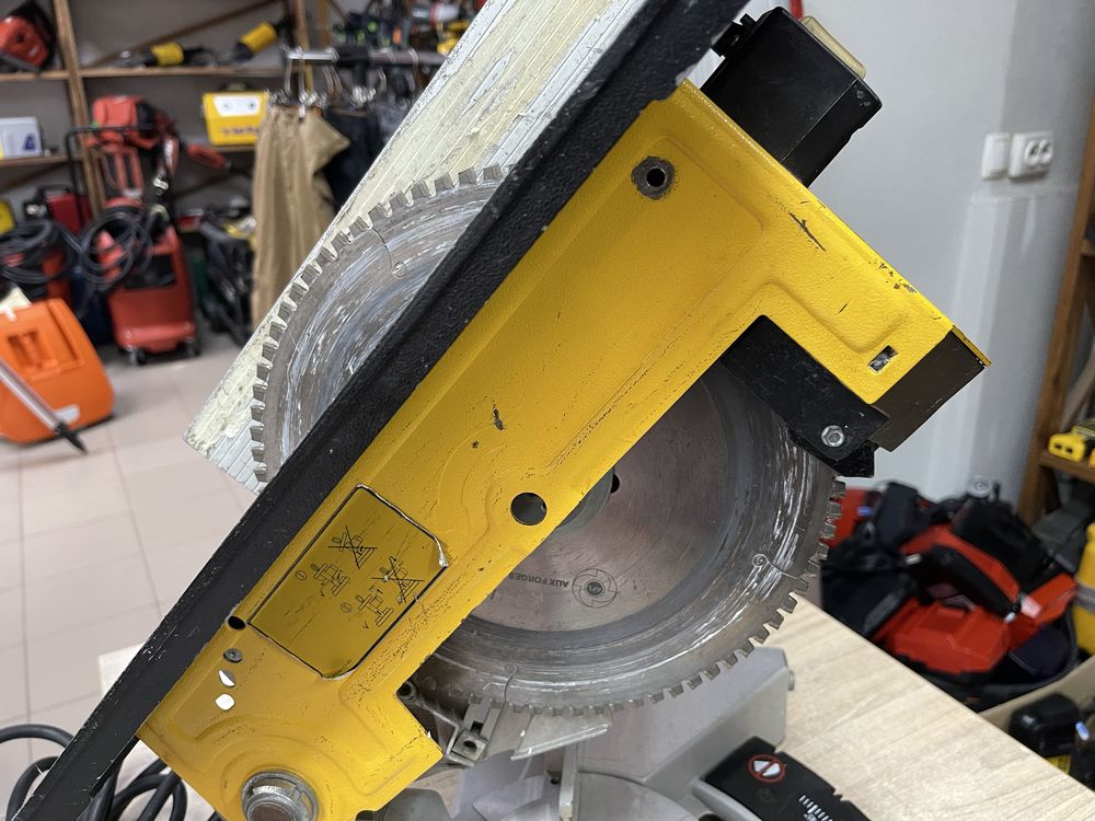 Dewalt DW711 / дискова комбінована пила Девольт