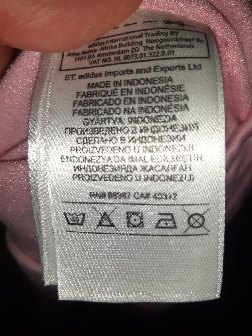 Продам Оригинал Фирма Adidas детский костюм.