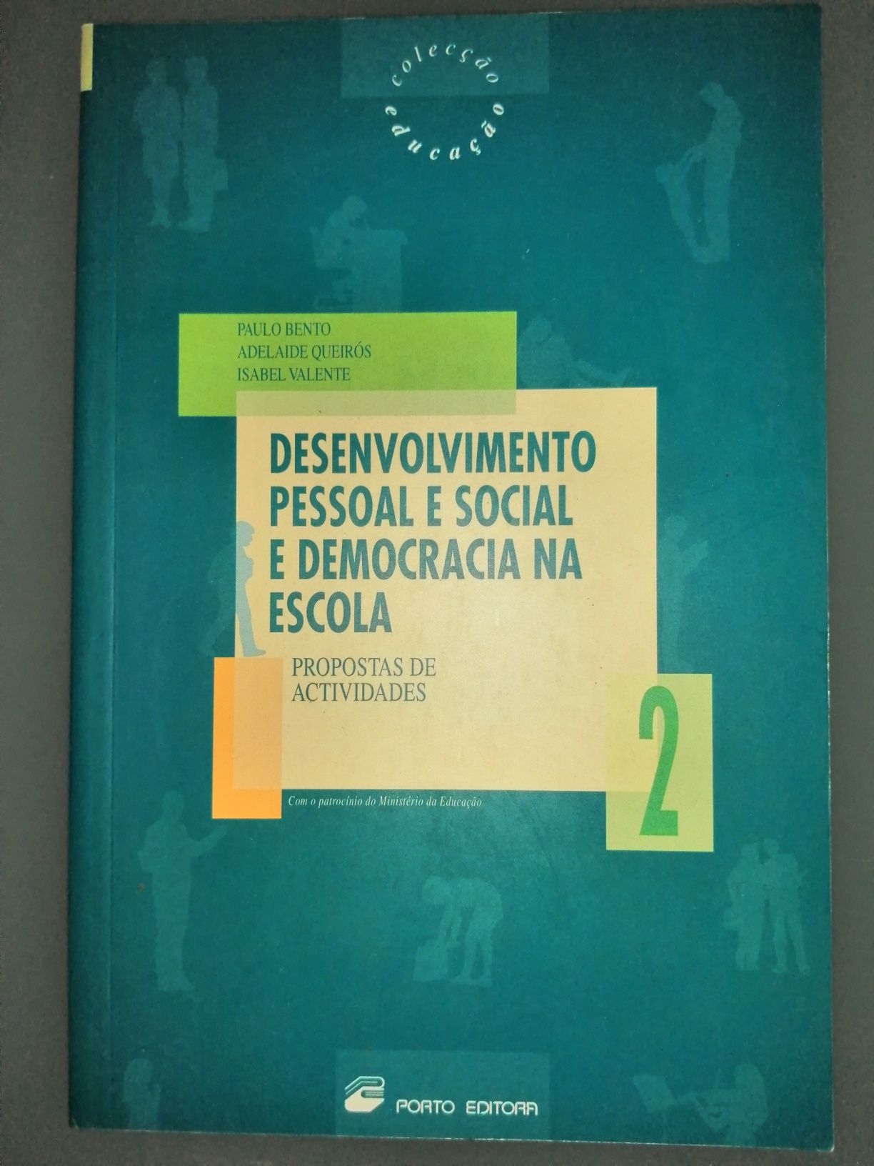 Desenvolvimento pessoal e social e democracia na escola  propostas de*