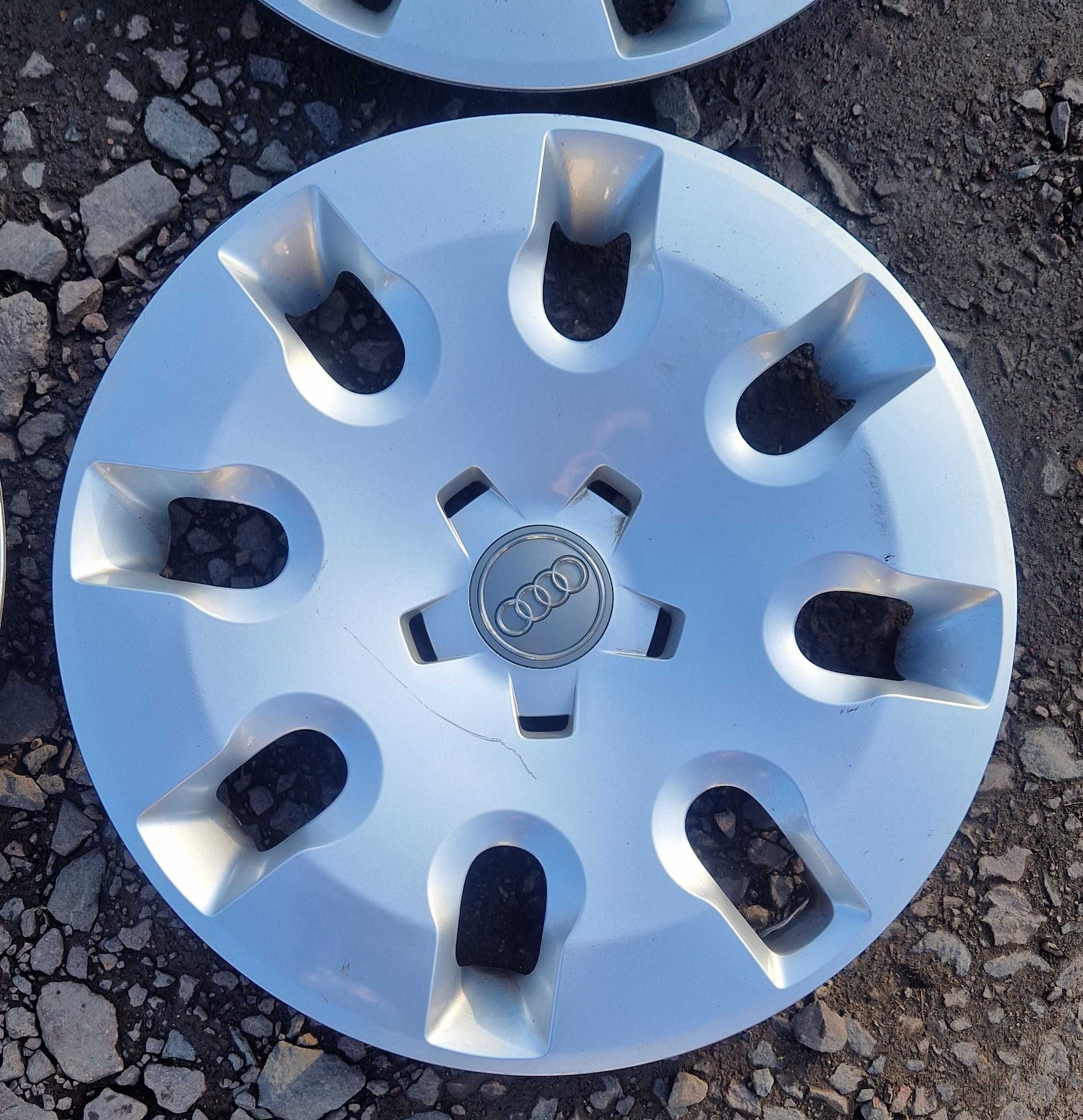 Kołpaki oryginalne 15" Audi 8X0601.147 Kpl.