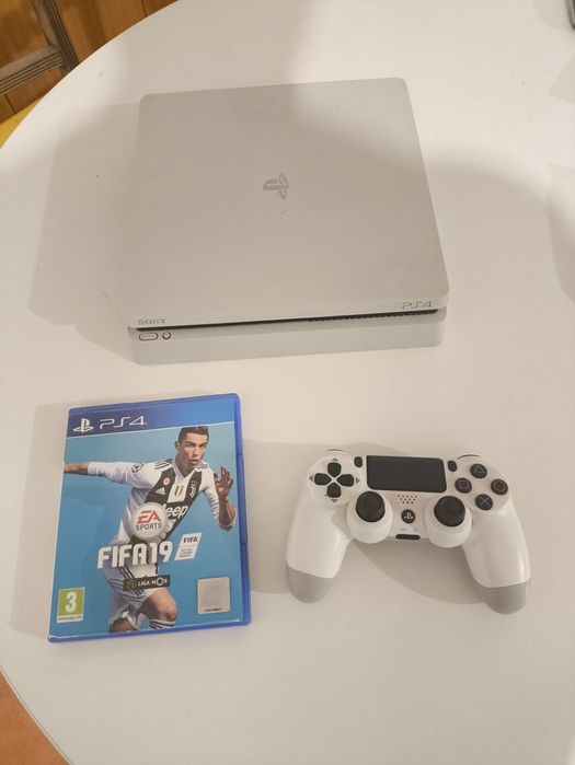 PlayStation 4 Slim glacial white