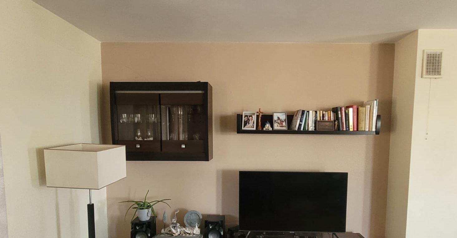 Półka,  półki wiszące,  witryna przeszklona salon