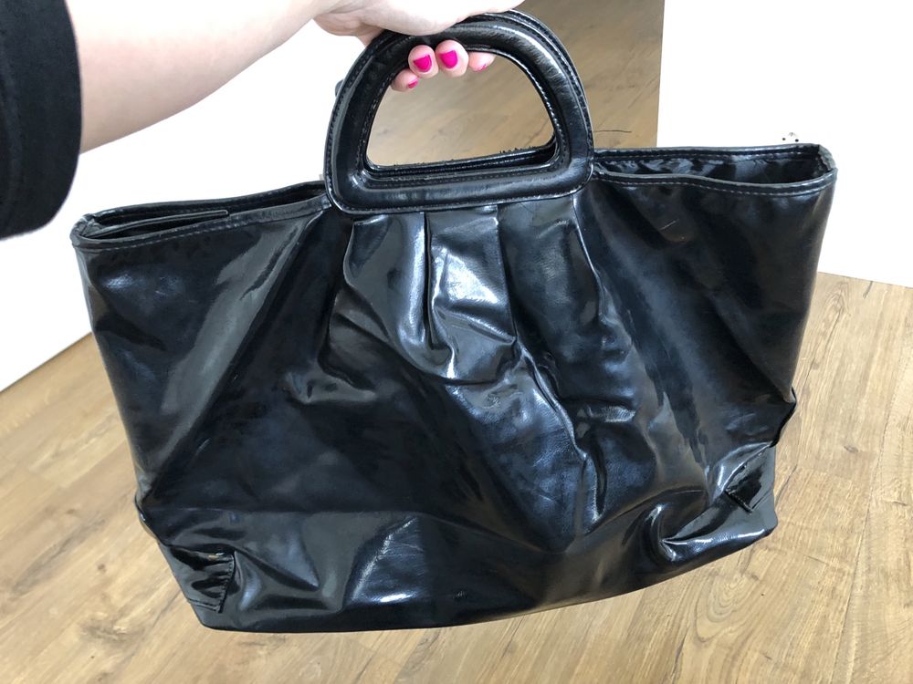 Torebka damska czarna duża shopper bag lakierowana do ręki