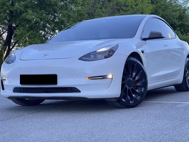 TESLA Model 3 2022