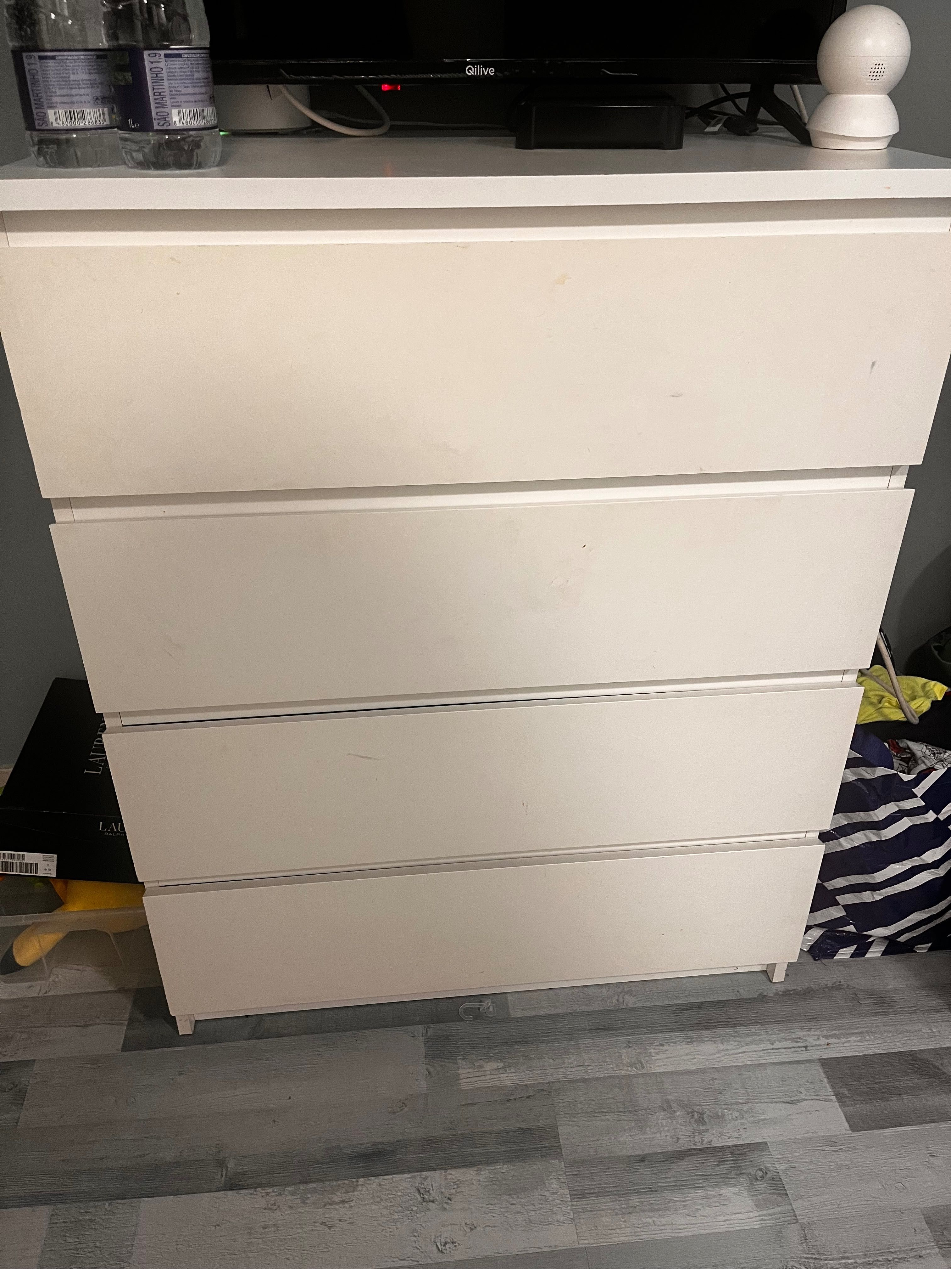 Cómoda IKEA MALM 4 gavetas branca – 45€