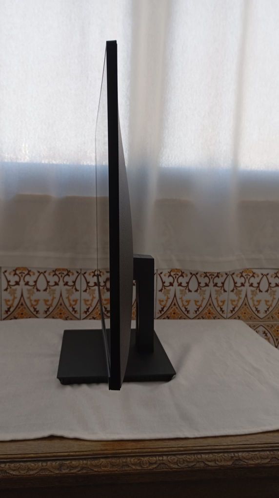 Monitor 27" Led marca YNSYS
