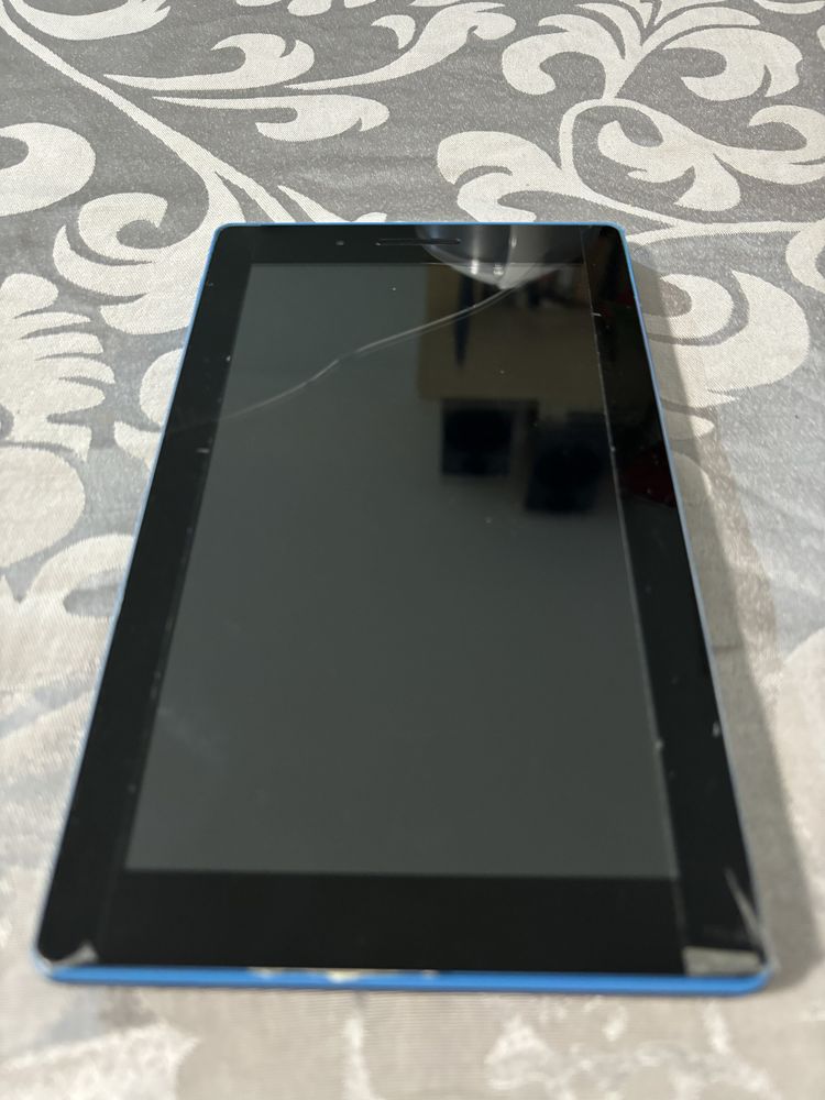 Tablet Lenovo TB3-710F