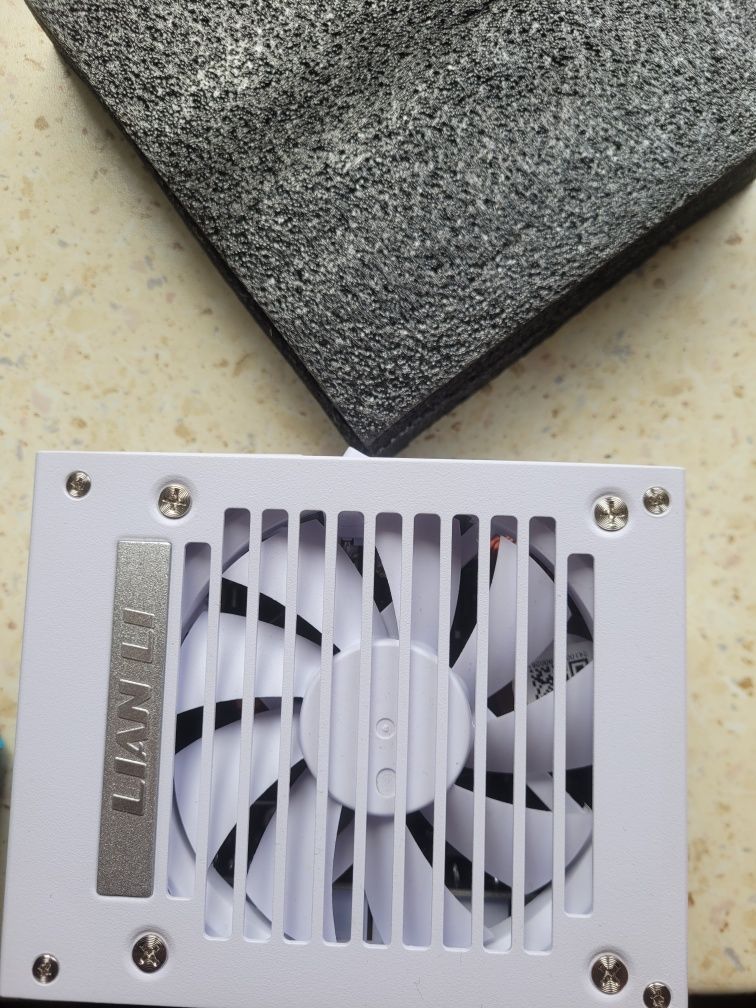 Lian li sp750 , sfx 750wat