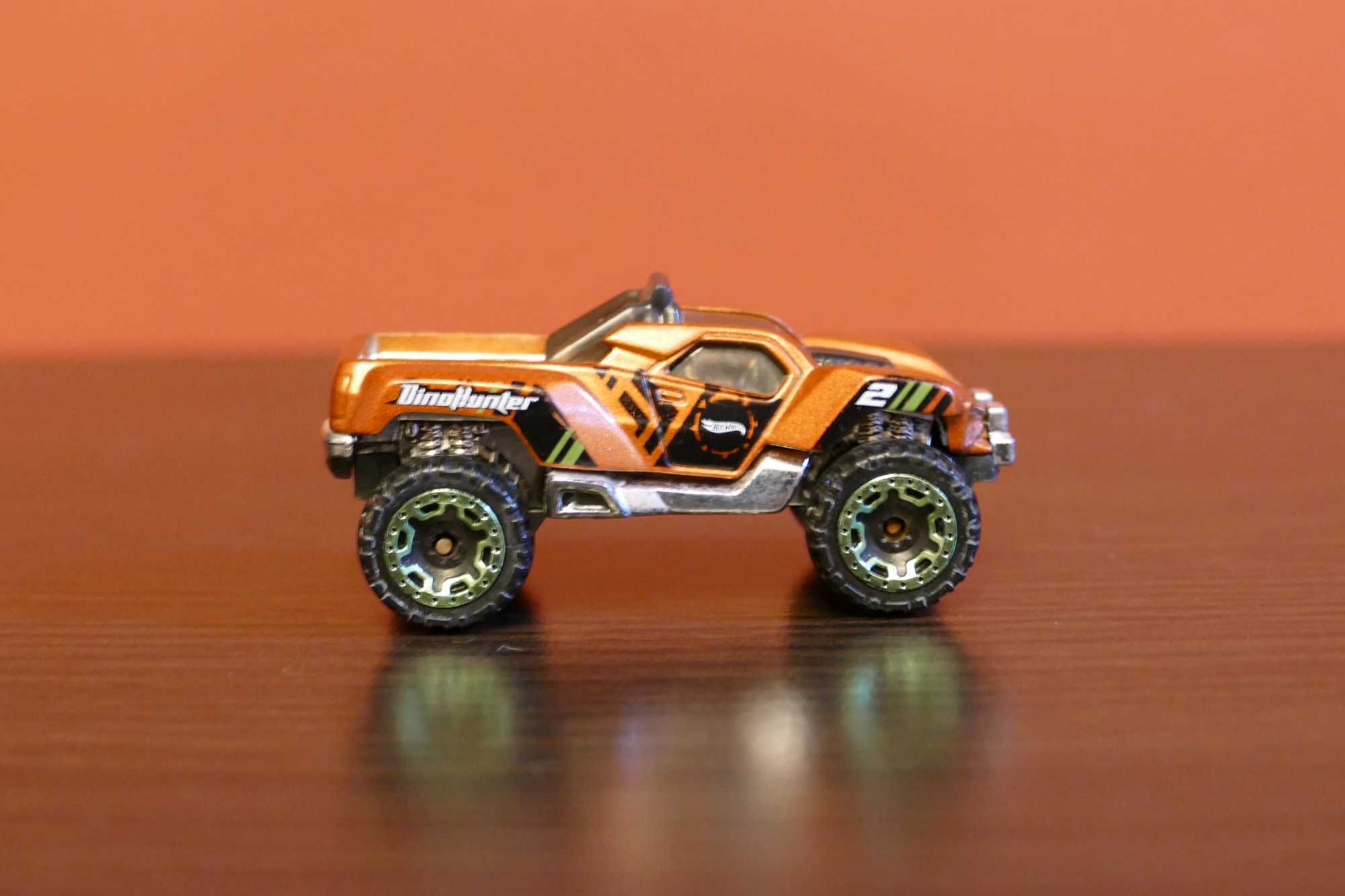 Hot Wheels autko "Resorak" DHP18 2015