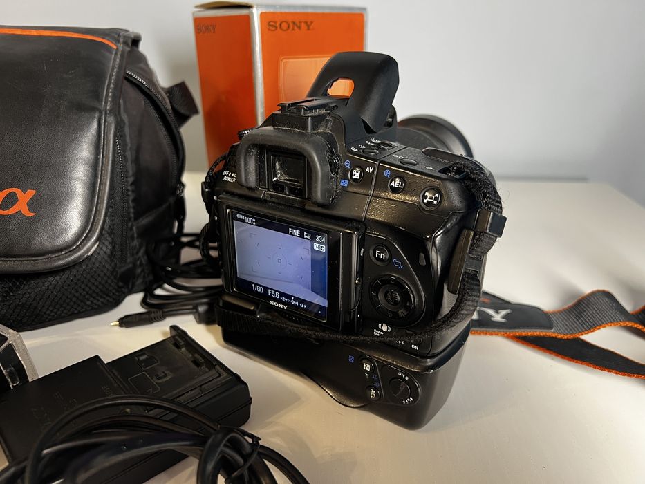 Sony a300 + grip + 2x bateria + lampa i karta pamieci