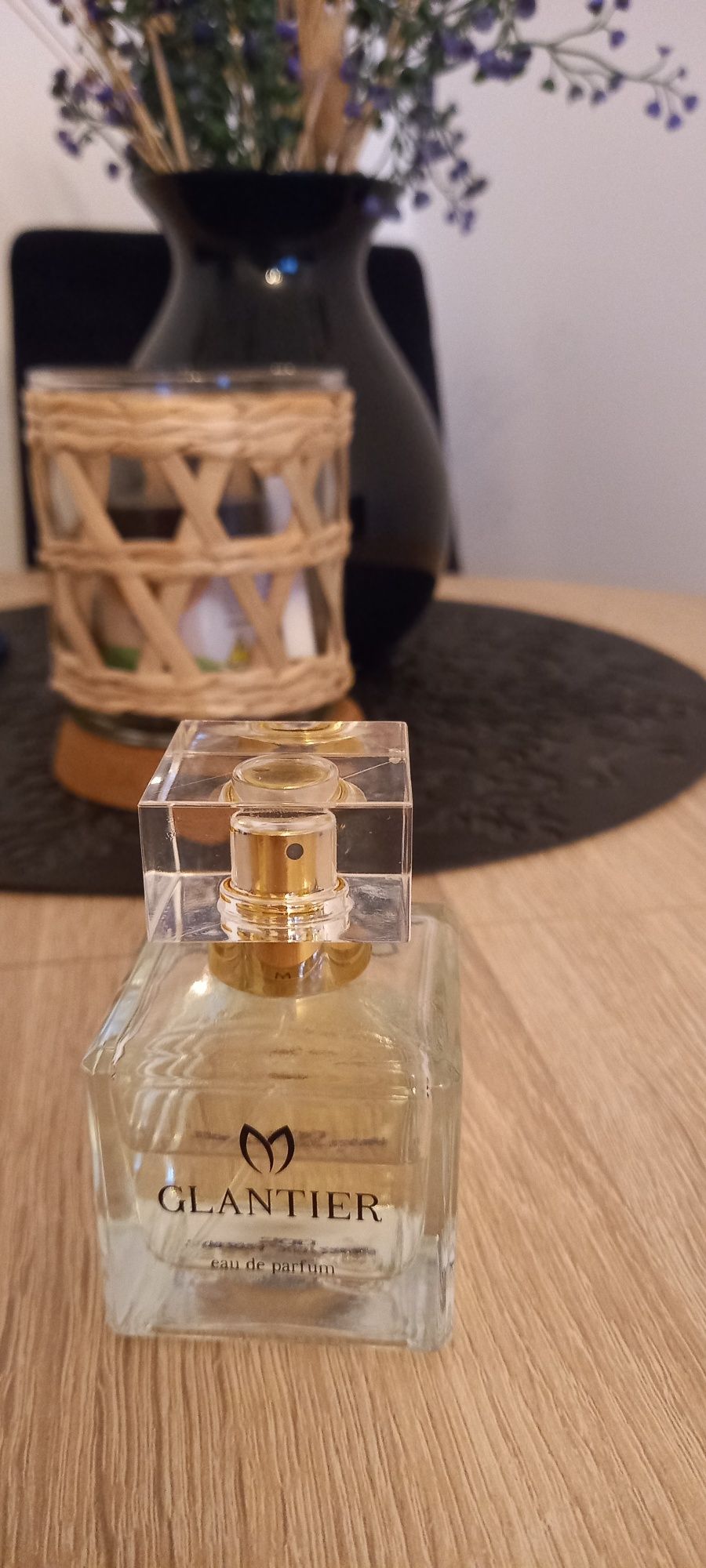 Perfumy Glantier kwiatowo-pralinowe