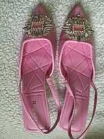 Sapatos rosa com aplicação