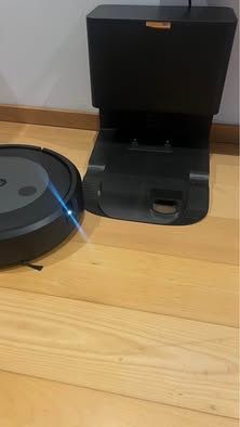 Irobot j5+ como novo