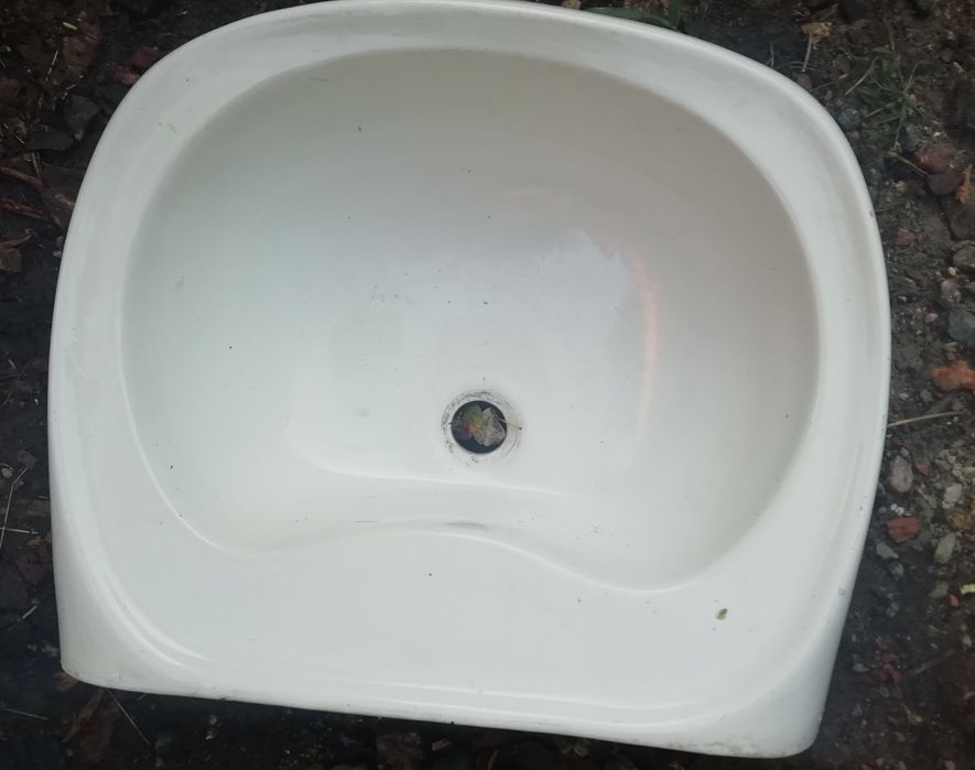 Умивальник в гарному стані.