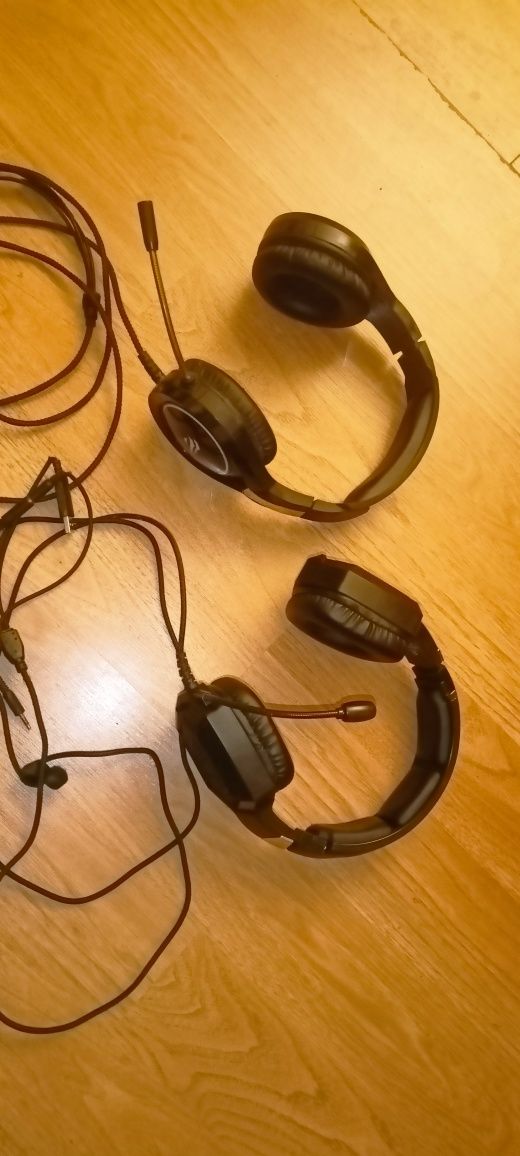 Sprzedam 2 szt. słuchawek z mikrofonem (uszkodzone)