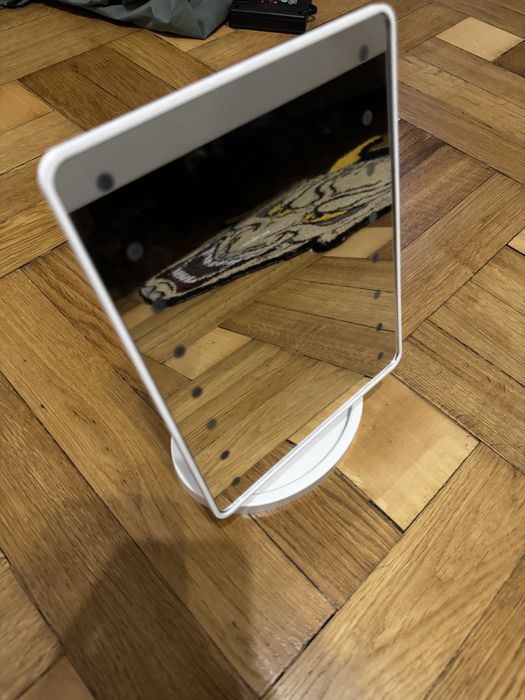 Дзеркало з трьома рівнями підсвітки