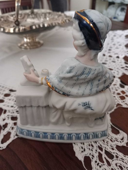 Estatueta em biscuit