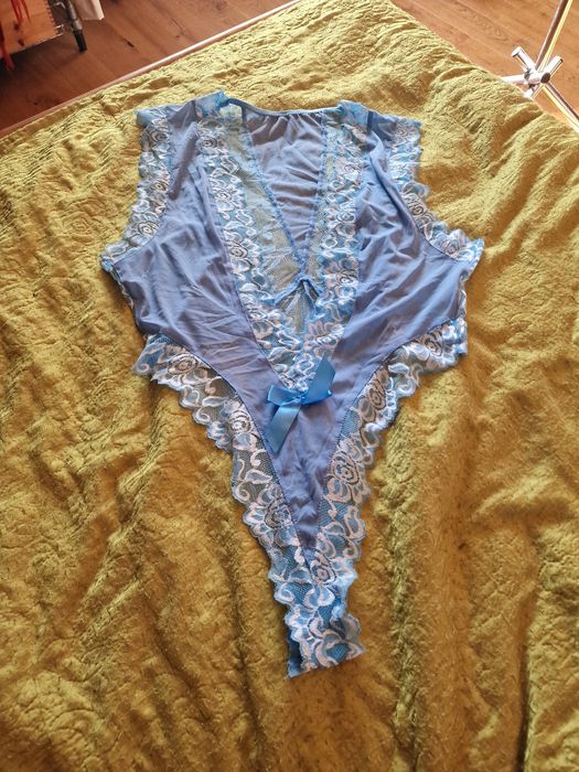 Koronkowe body błękitne