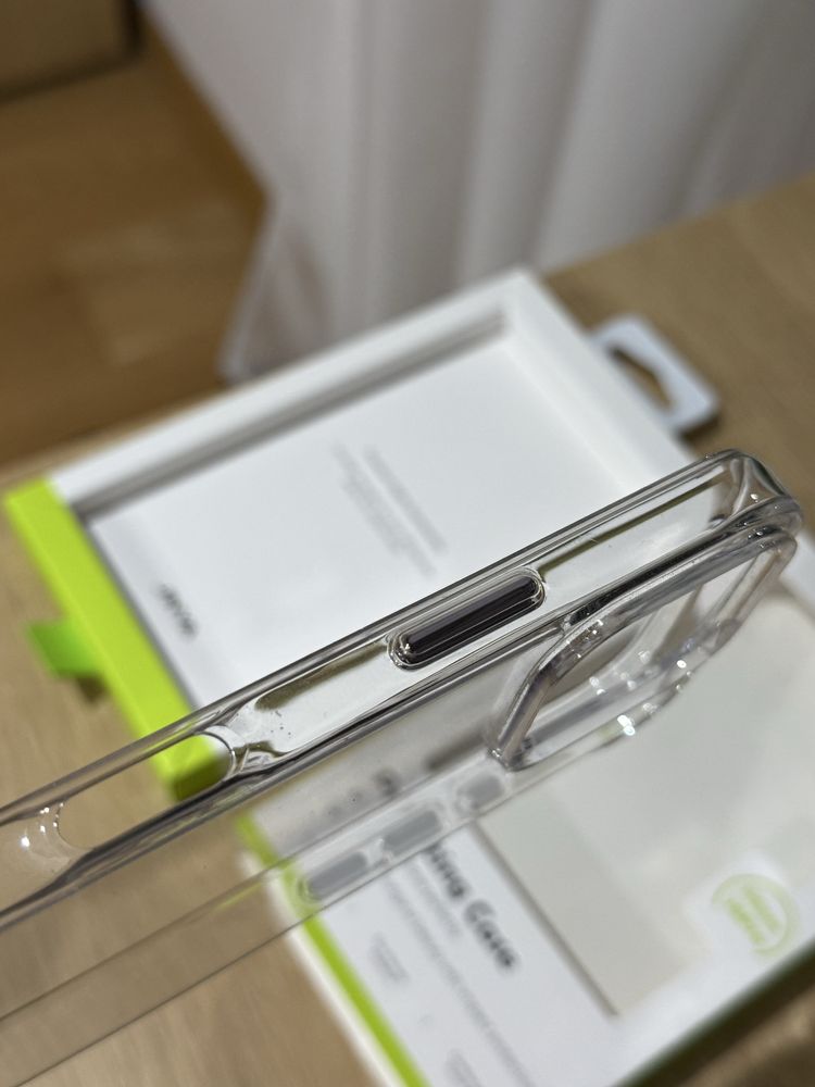 Przezroczyste etui JINYA na IPhone 16 Pro