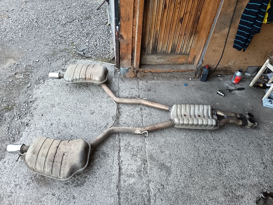 Układ wydechowy tłumiki końcowe środek oryginał Audi A8 D3 4.2 BFM V8