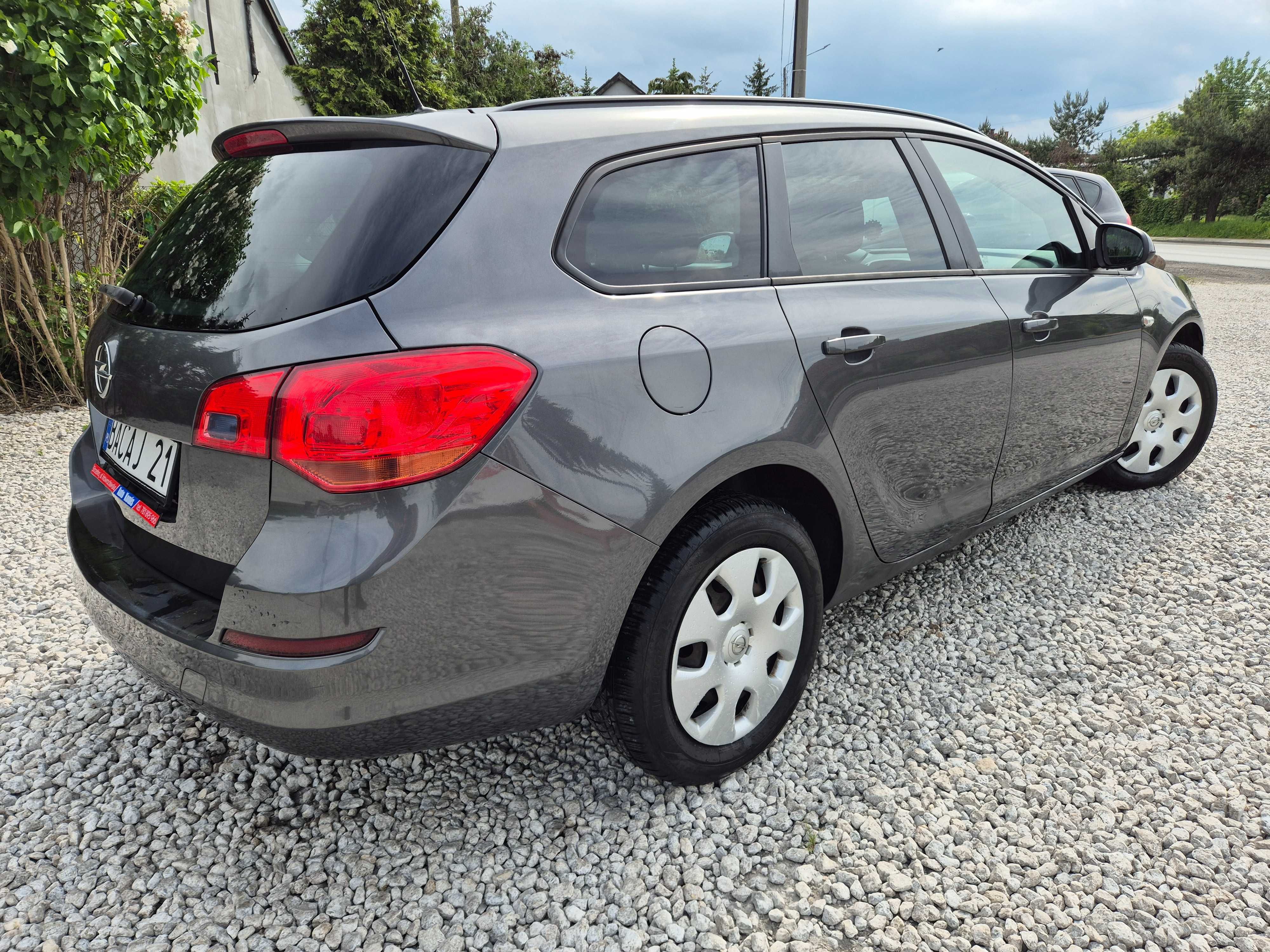 Opel Astra 2011 1.6 Benzyna Stan Bdb