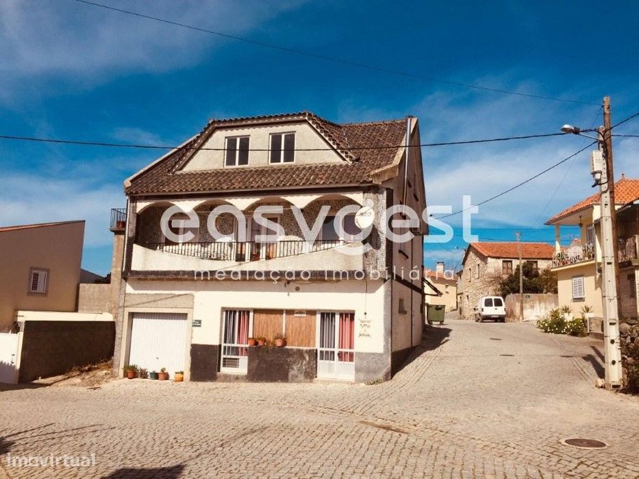 Excelente moradia mista situada na aldeia da Junqueira - Bragança