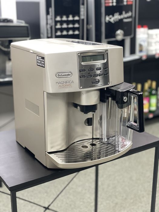 Бюджетная кофемашина с молоком для дома Delonghi 3600,новый молочник