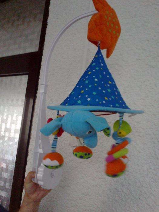 Mobile bebe cama com musica