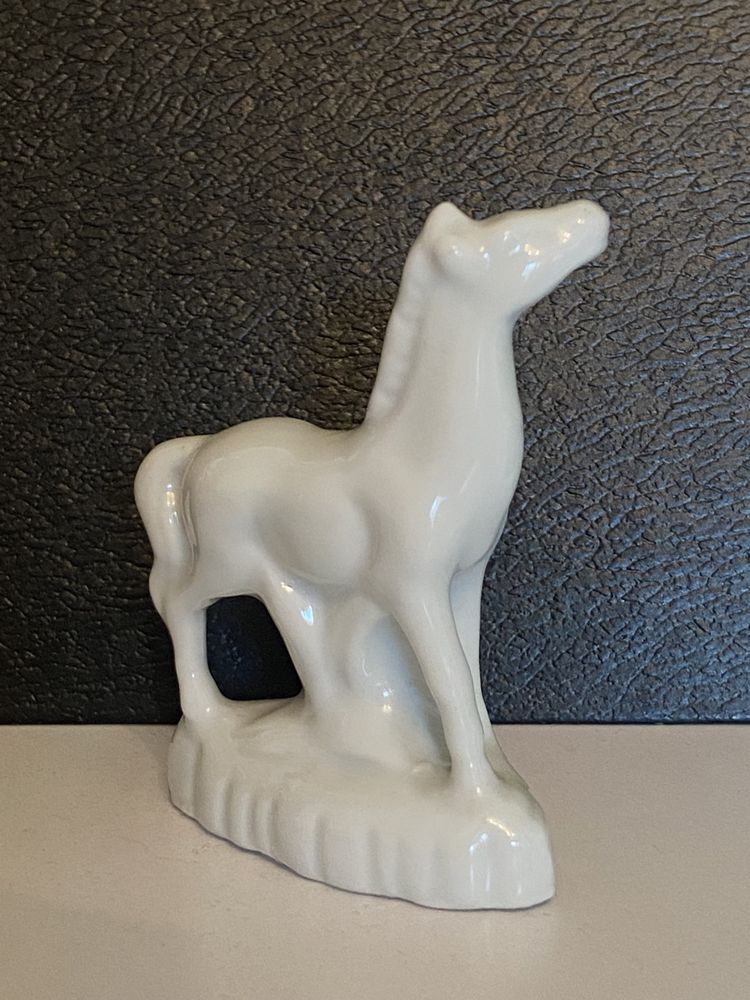 Figurka biały koń porcelana