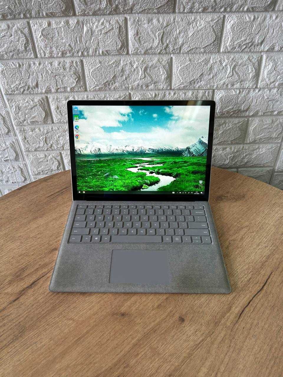Сенсорний Microsoft Surface Laptop 2 13.5" i5 8350U 8Gb SSD 128Gb
