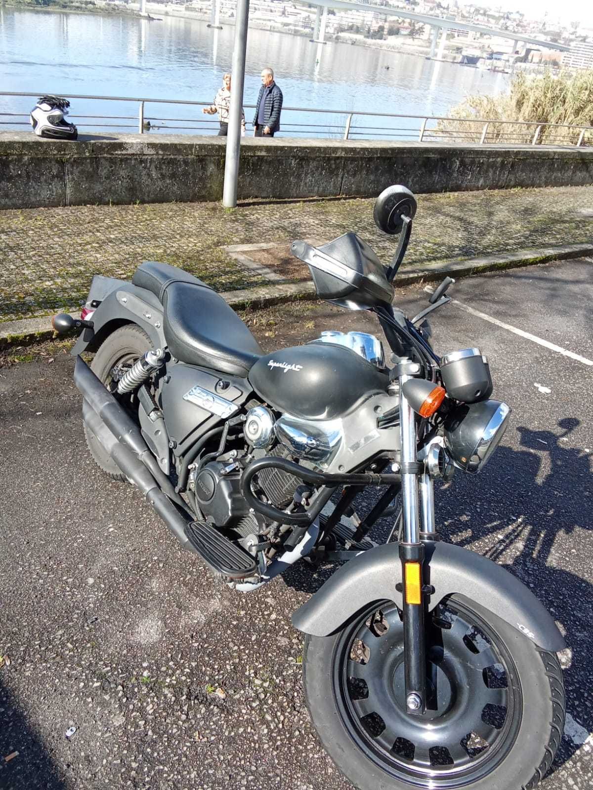 Moto como nova .