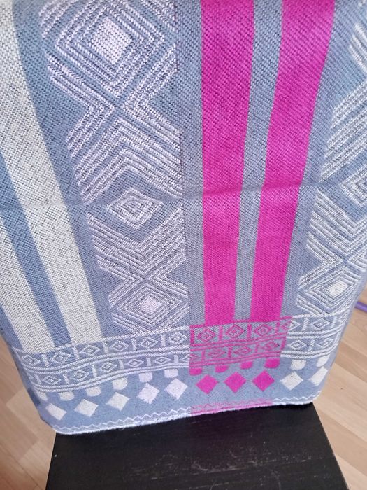 Écharpe c/ losangos em tons rosa/cinzento