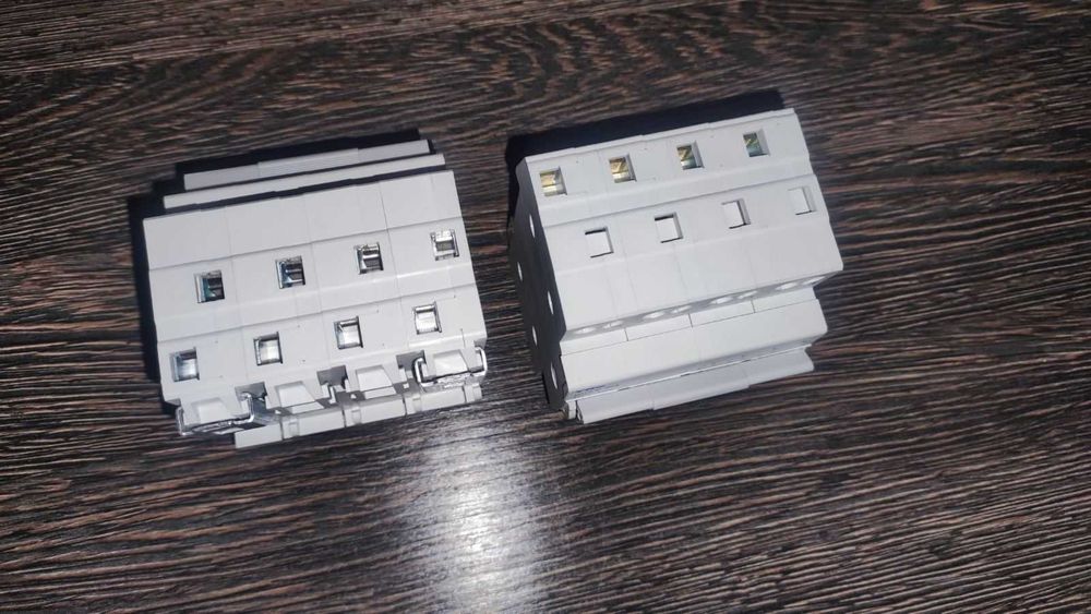 Перемикач резервного вводу/ 4-полюсний для генератора