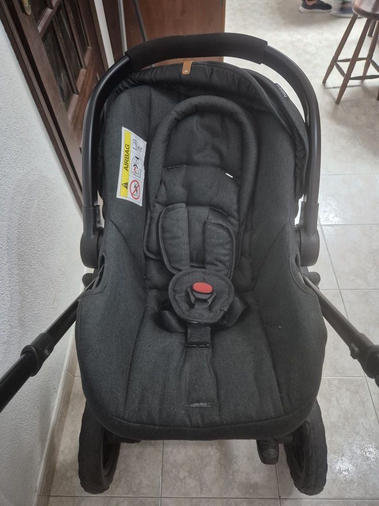 Carrinho de bebé completo e como novo