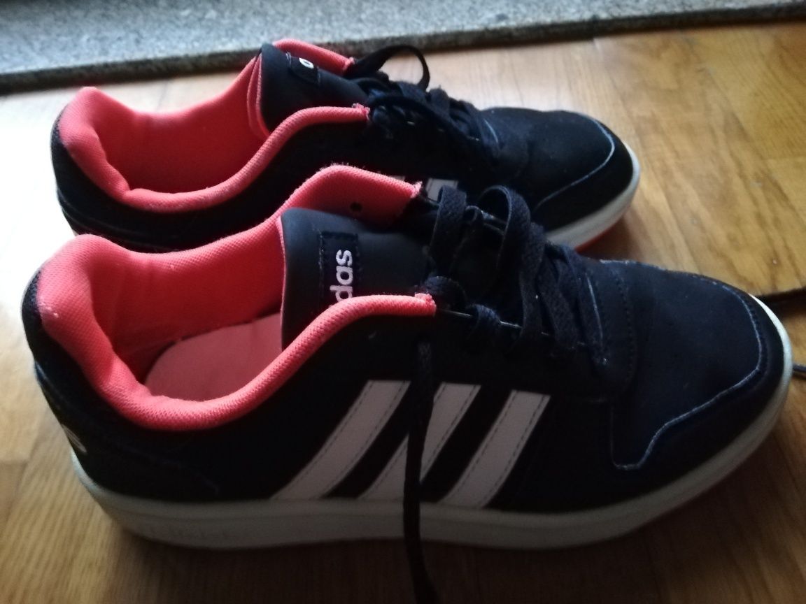 Ténis Adidas tamanho 39