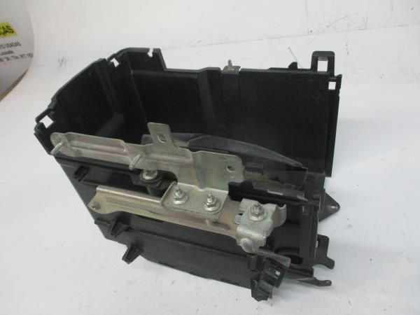 Base / caixa da bateria MAZDA 3 (BK)