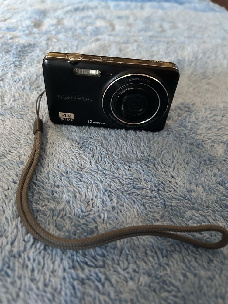 Фотоаппорат  Olympus D 700