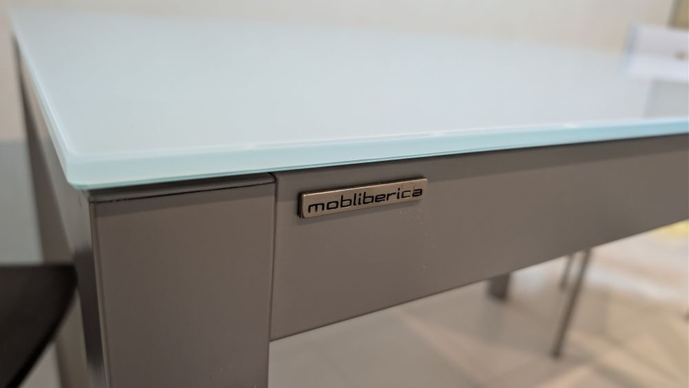 Mesa de cozinha com tampo em vidro