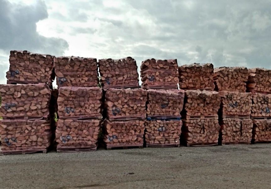 Drewno kominkowe opałowe drzewo do kominka świerk olcha dąb buk pellet