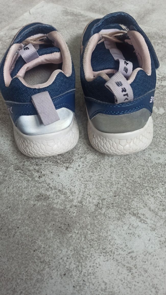 Buty sportowe dla dziewczynki Bartek 32